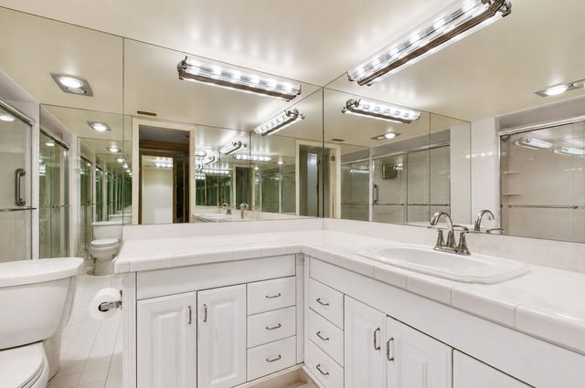 5561 Fairway Park Drive 104, Boynton Beach, FL 33437