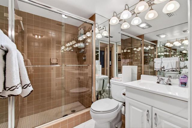 5561 Fairway Park Drive 104, Boynton Beach, FL 33437