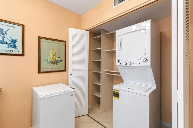 5561 Fairway Park Drive 104, Boynton Beach, FL 33437