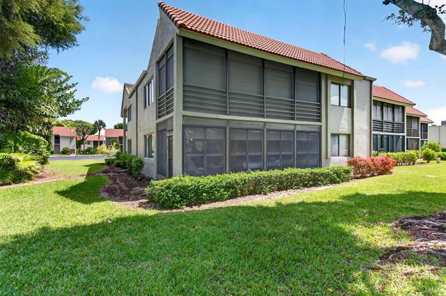5561 Fairway Park Drive 104, Boynton Beach, FL 33437