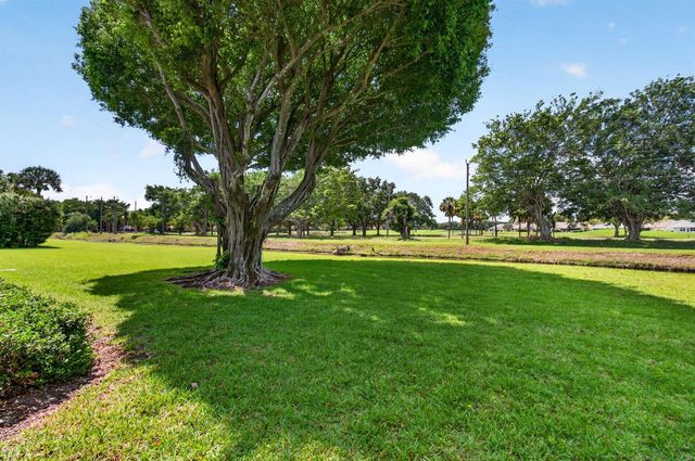 5561 Fairway Park Drive 104, Boynton Beach, FL 33437