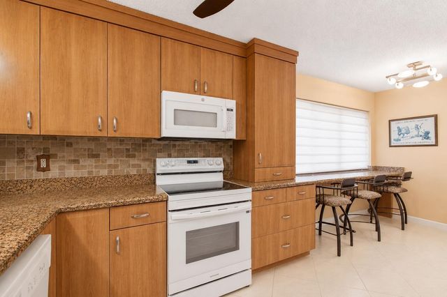 5561 Fairway Park Drive 104, Boynton Beach, FL 33437