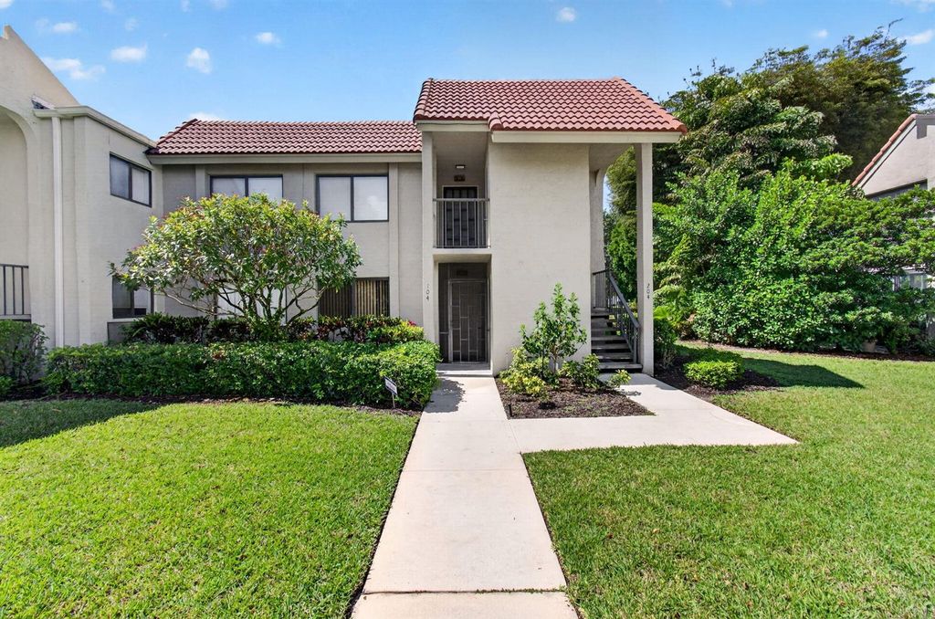 5561 Fairway Park Drive 104, Boynton Beach, FL 33437