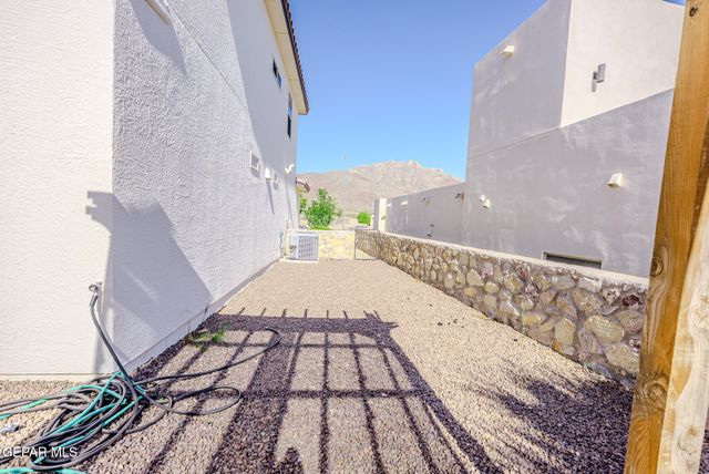 1251 HIDDEN DESERT Lane, El Paso, TX 79912