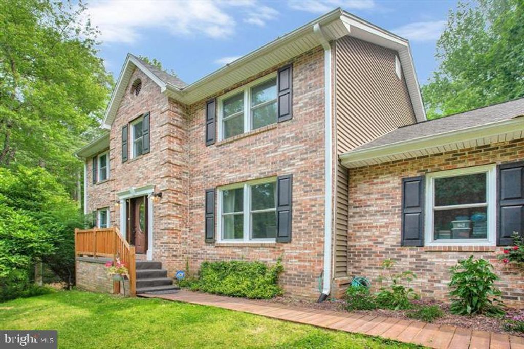 Image 1 of property listing at 30060 FOREST VIEW LN, Mechanicsville, MD 20659