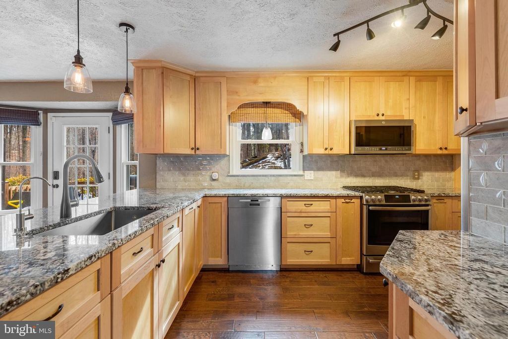 Image 10 of property listing at 30060 FOREST VIEW LN, Mechanicsville, MD 20659