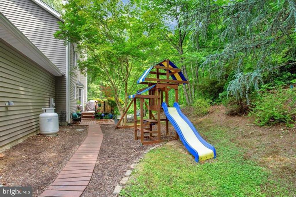 Image 16 of property listing at 30060 FOREST VIEW LN, Mechanicsville, MD 20659
