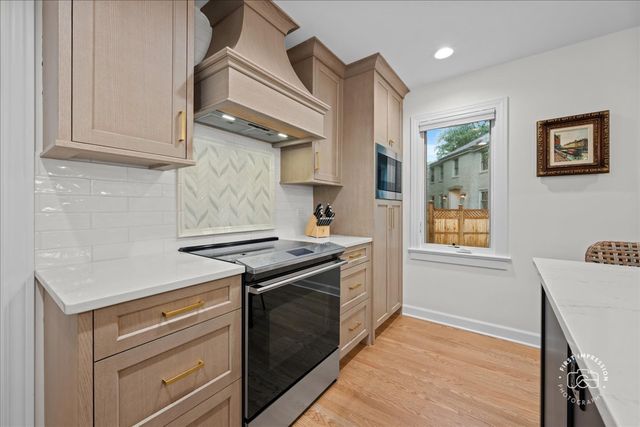 1415 Heatherton Drive, Naperville, IL 60563