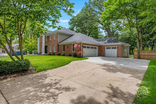 1415 Heatherton Drive, Naperville, IL 60563