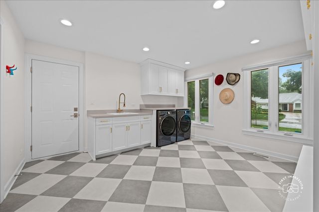 1415 Heatherton Drive, Naperville, IL 60563