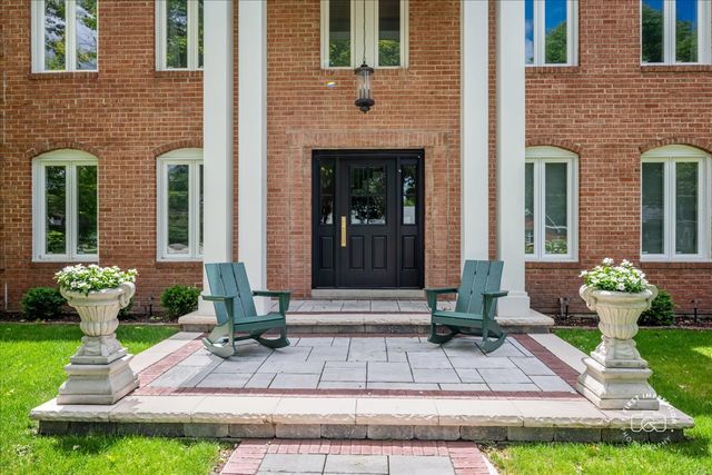 1415 Heatherton Drive, Naperville, IL 60563