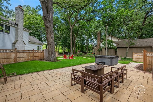 1415 Heatherton Drive, Naperville, IL 60563