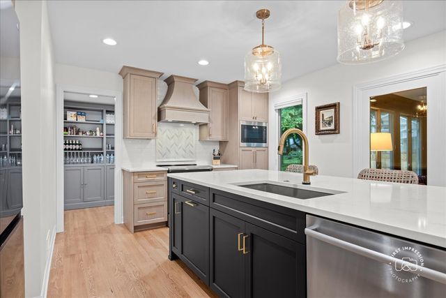 1415 Heatherton Drive, Naperville, IL 60563