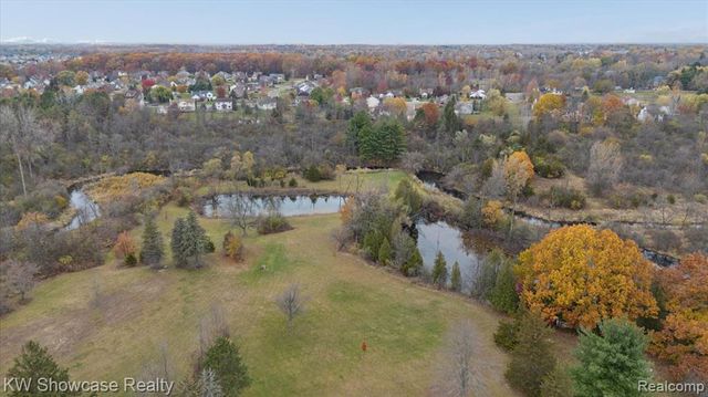 1112 W Cook Road, Grand Blanc, MI 48439