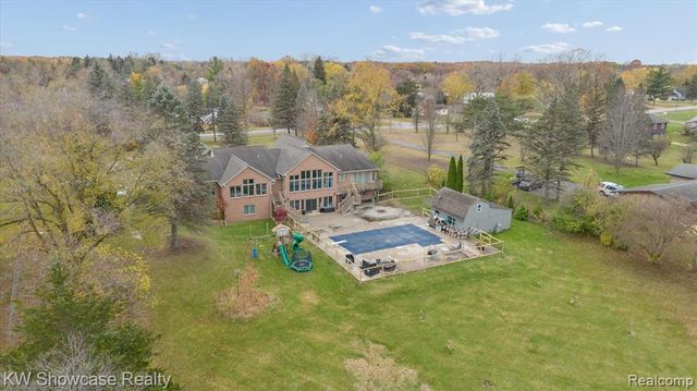 1112 W Cook Road, Grand Blanc, MI 48439