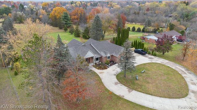1112 W Cook Road, Grand Blanc, MI 48439