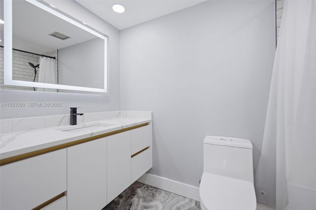 4200 Hillcrest Dr 802, Hollywood, FL 33021