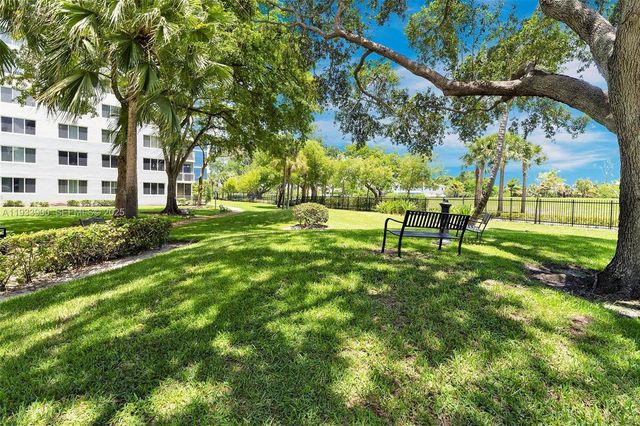 4200 Hillcrest Dr 802, Hollywood, FL 33021