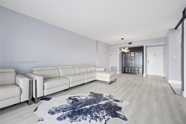 4200 Hillcrest Dr 802, Hollywood, FL 33021