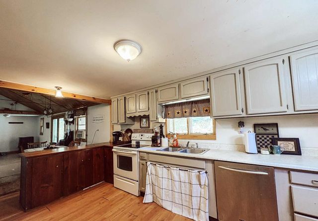 48 Legion Road, Newfane, VT 05345