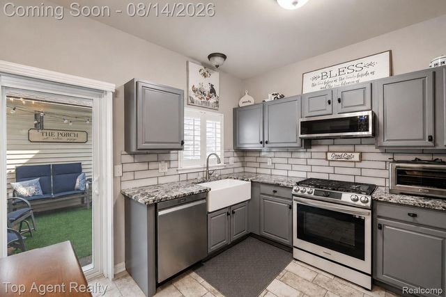 14443 Victoria Drive, Sterling Heights, MI 48313