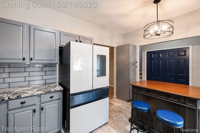 14443 Victoria Drive, Sterling Heights, MI 48313