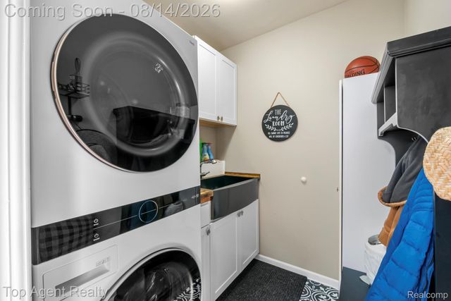 14443 Victoria Drive, Sterling Heights, MI 48313