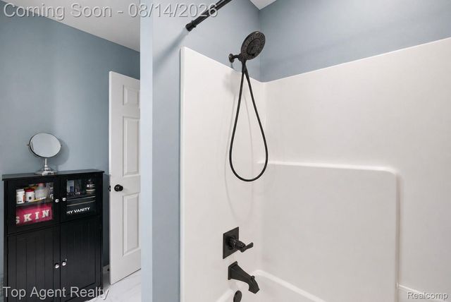 14443 Victoria Drive, Sterling Heights, MI 48313