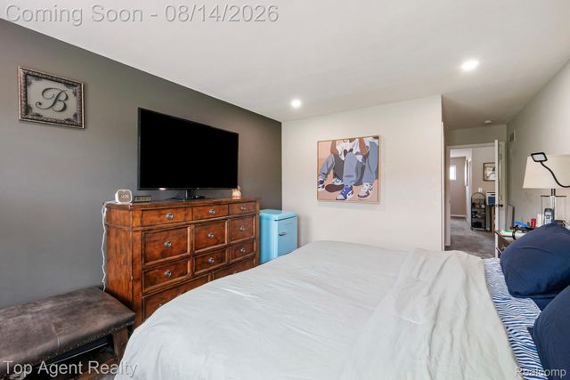 14443 Victoria Drive, Sterling Heights, MI 48313
