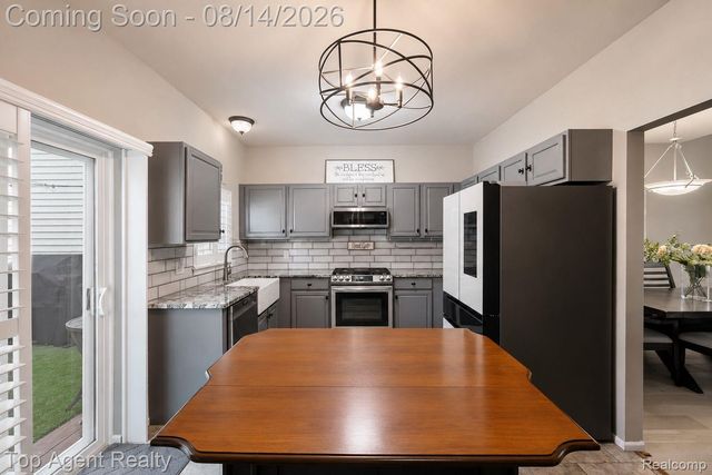 14443 Victoria Drive, Sterling Heights, MI 48313