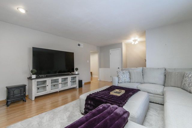 12211 W Florist AVENUE, Milwaukee, WI 53225