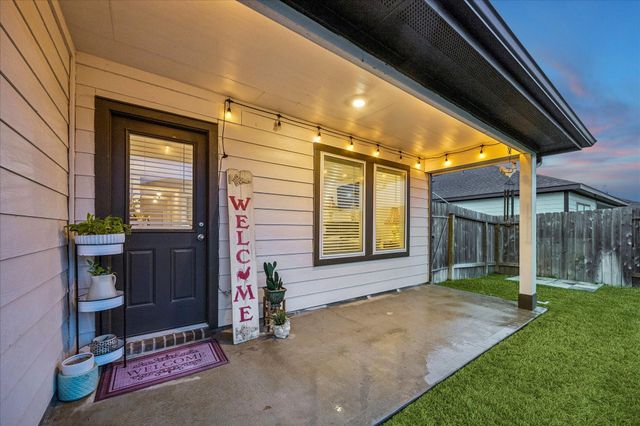 1237 Waterside Trace, Sealy, TX 77474