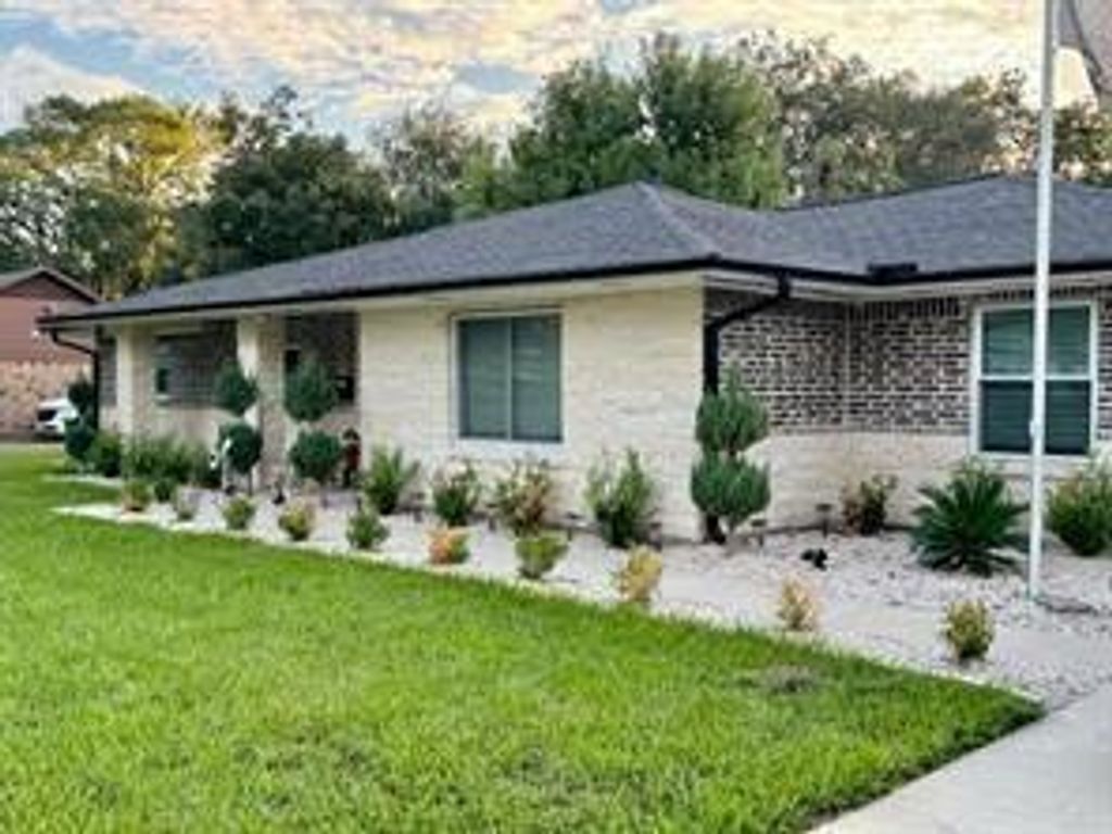 1402 Norwood Street, Deer Park, TX 77536
