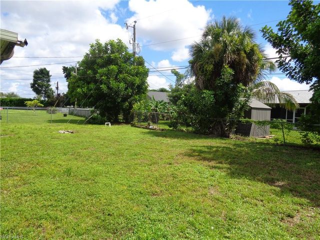 2122 NE 4th ST, Cape Coral, FL 33909