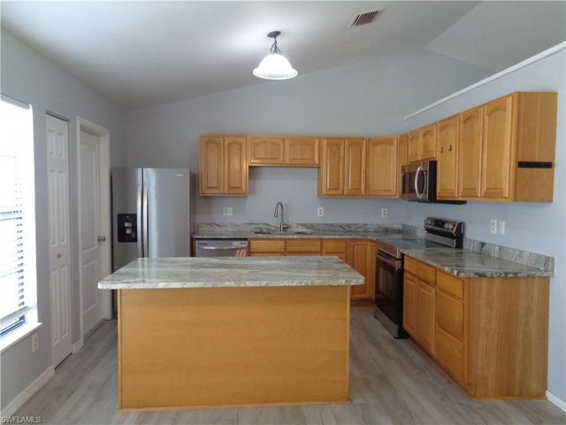 2122 NE 4th ST, Cape Coral, FL 33909