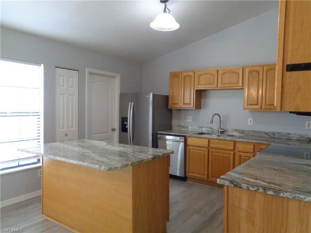 2122 NE 4th ST, Cape Coral, FL 33909