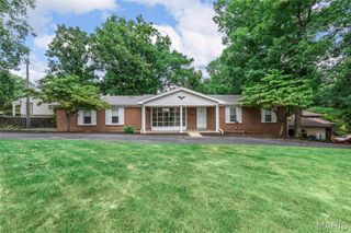 5285 Ozarkglen Drive, Mehlville, MO 63128