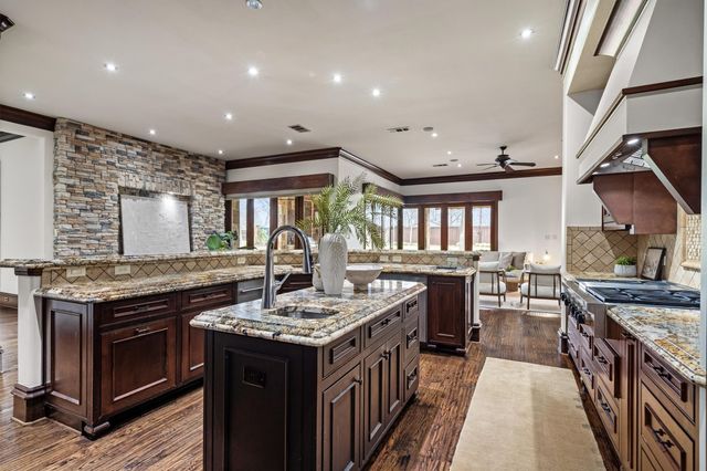 9 Victory Lane, Double Oak, TX 75077