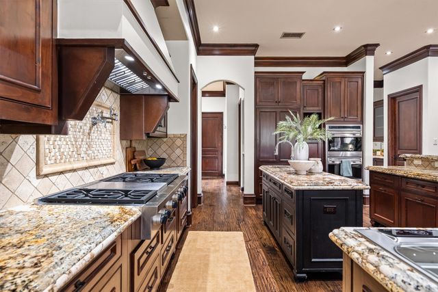 9 Victory Lane, Double Oak, TX 75077