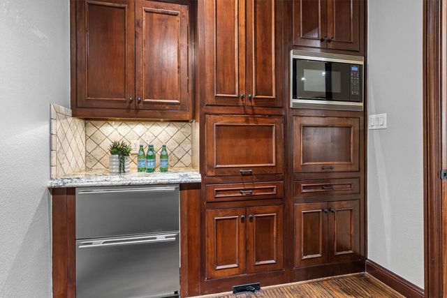 9 Victory Lane, Double Oak, TX 75077