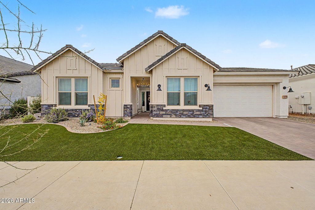 1016 W RIDGE Road, Apache Junction, AZ 85120