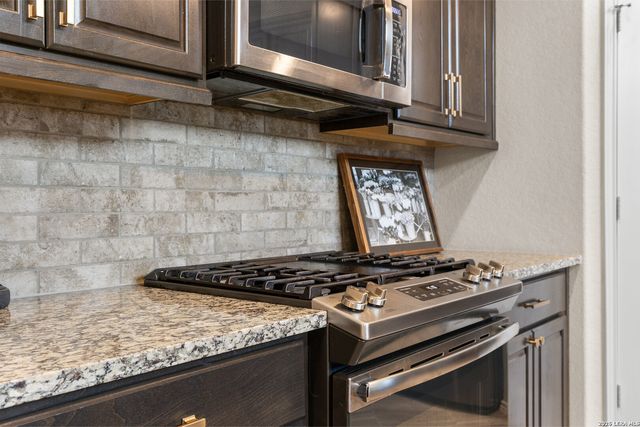 2059 Easton Dr, San Antonio, TX 78253