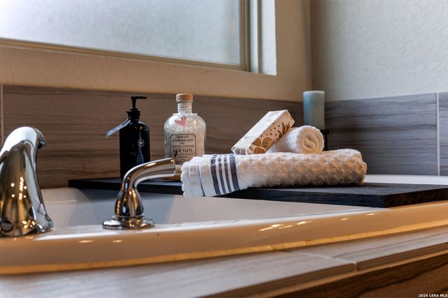 2059 Easton Dr, San Antonio, TX 78253