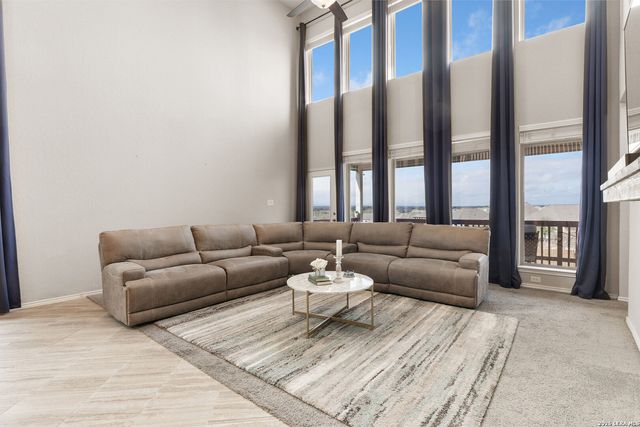 2059 Easton Dr, San Antonio, TX 78253