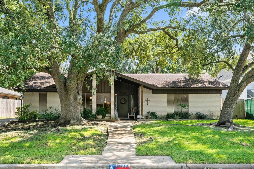 18219 Cape Bahamas Lane, Houston, TX 77058