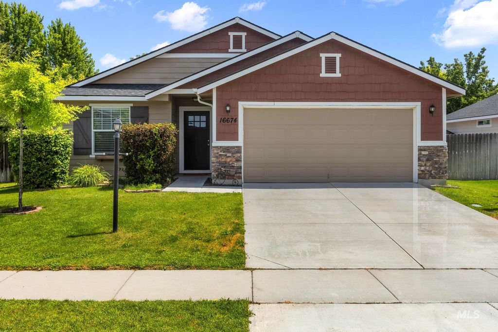 16674 N Clover Valley Way, Nampa, ID 83687
