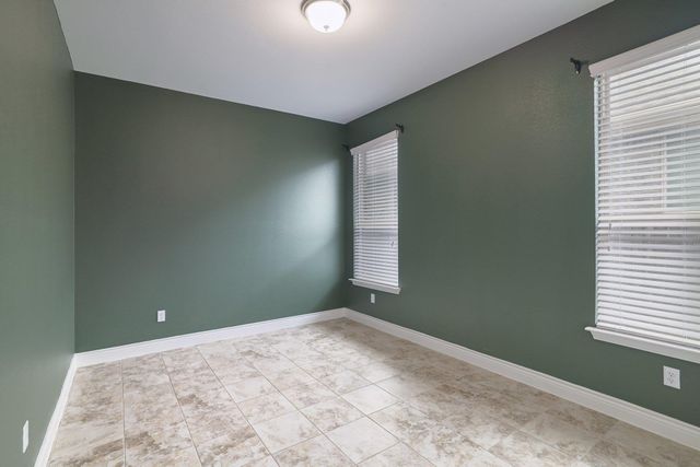 100 Kirkhill CV, Hutto, TX 78634