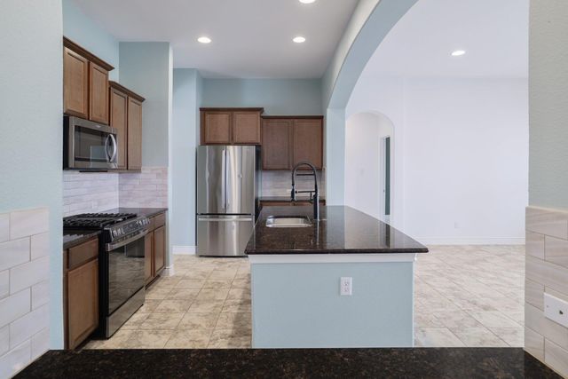 100 Kirkhill CV, Hutto, TX 78634