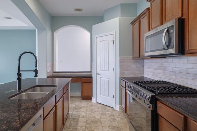 100 Kirkhill CV, Hutto, TX 78634