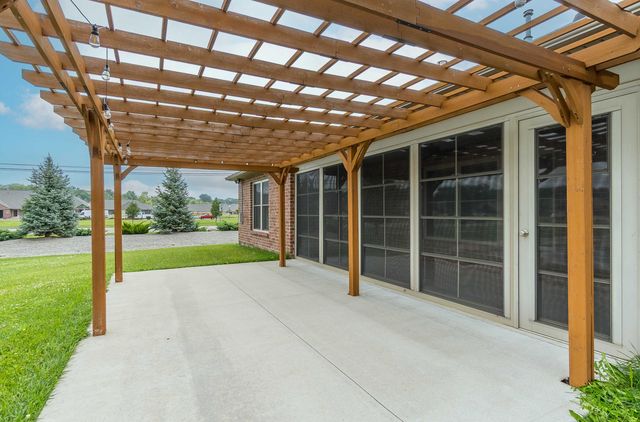 607 W Bentley Circle 607 W Bentley Circle, Troy, OH 45373